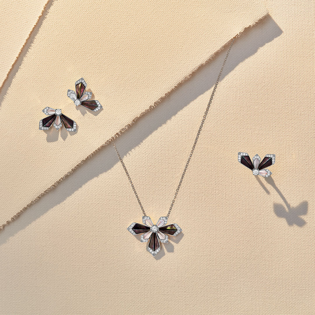 Desert Rose White Gold Medium Necklace